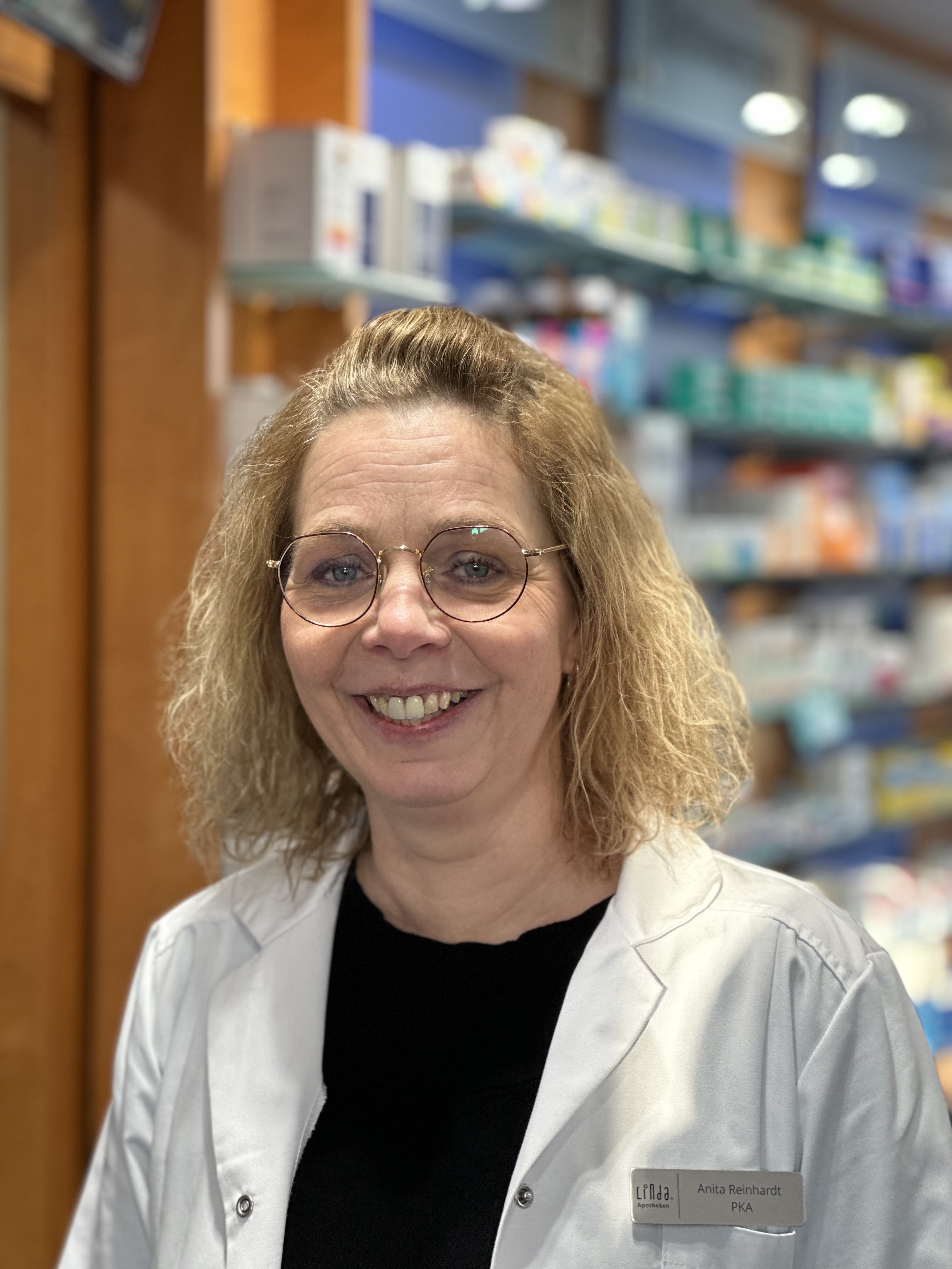 Anita Reinhardt, Pharmazeutisch-kaufmännische Angestellte